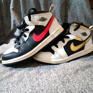 2 pairs of Jordan 1's boys size 9c